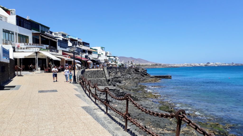 Paseo marítimo en Playa Blanca