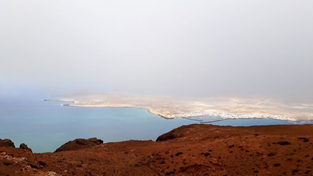 Vista de la isla vecina del norte de Lanzarote: La Graciosa