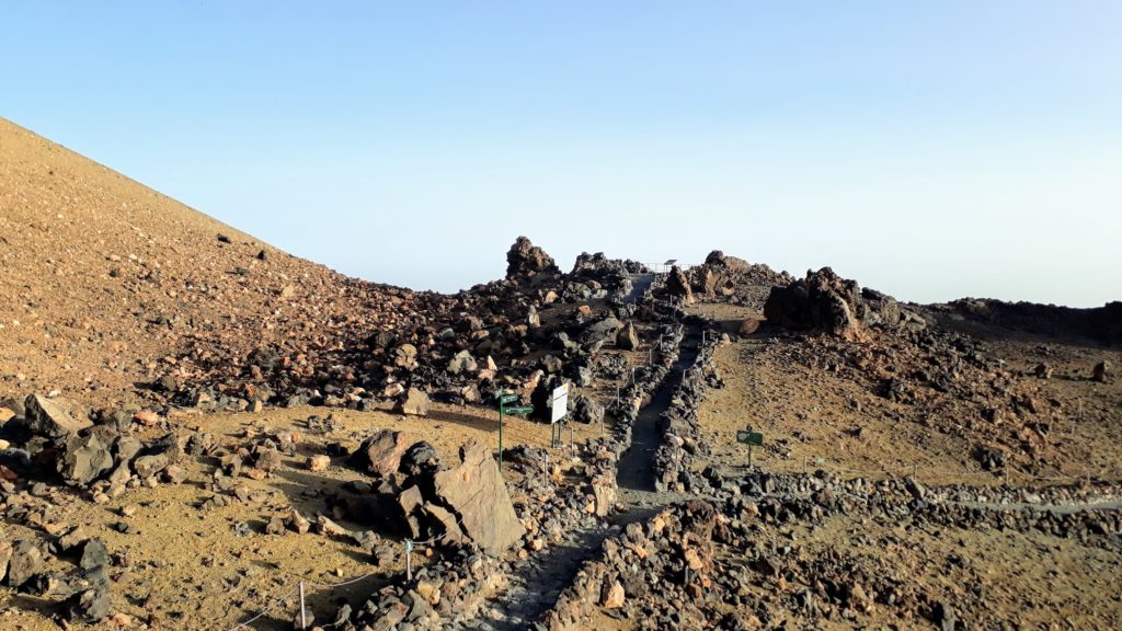 Sendero 11 hasta el Mirador de La Fortaleza, a poca distancia en el camino a la cima