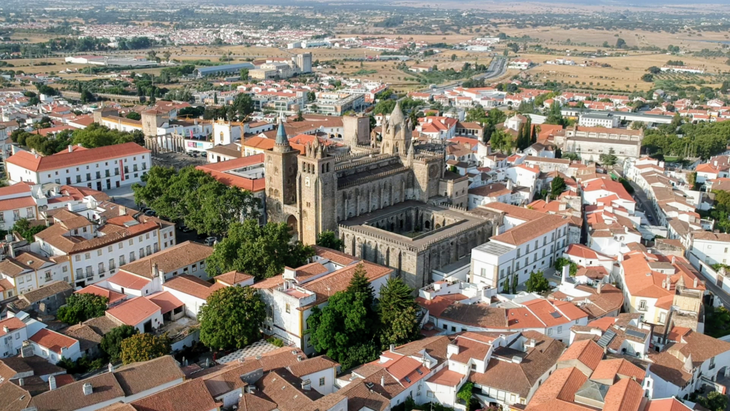 Catedral y Templo (a la izquierda) de Évora